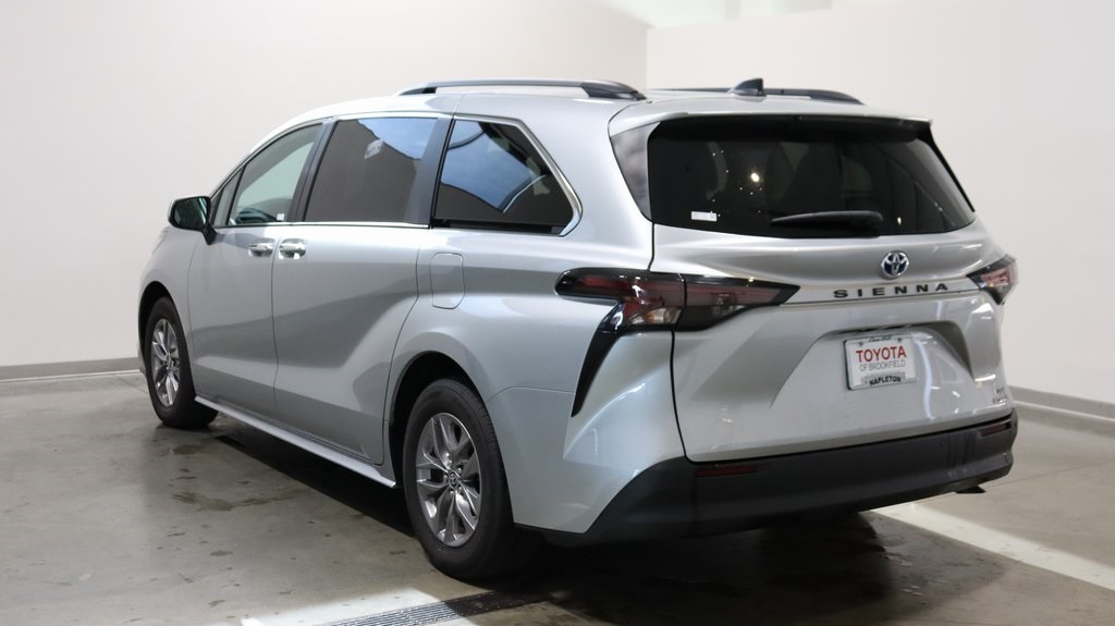 2023 Toyota Sienna XLE 5