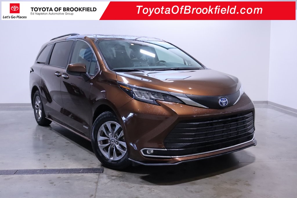 2021 Toyota Sienna XLE 1