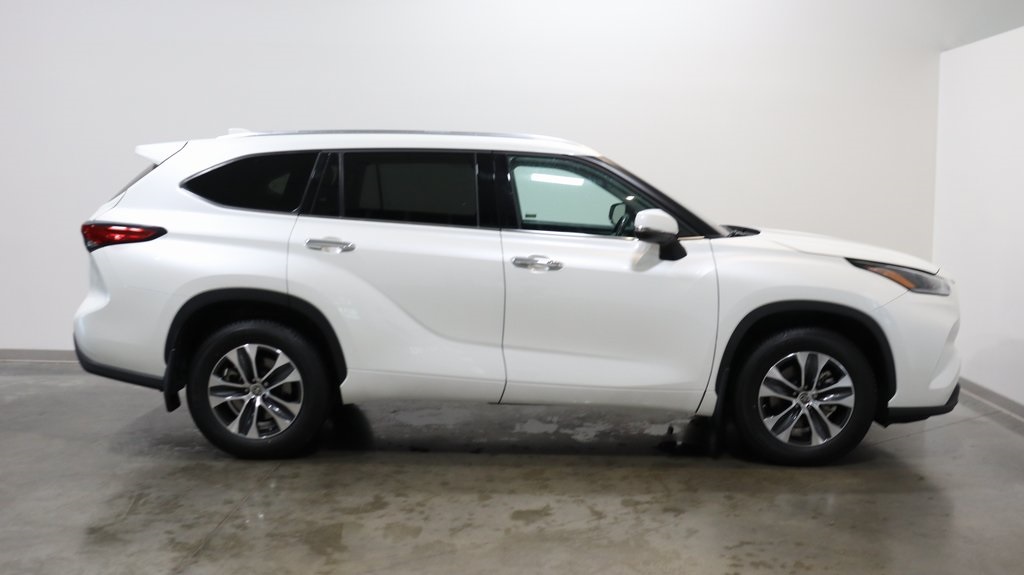 2021 Toyota Highlander XLE 8