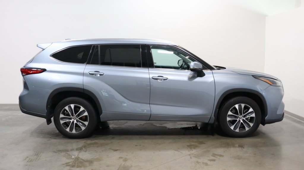 2021 Toyota Highlander XLE 8