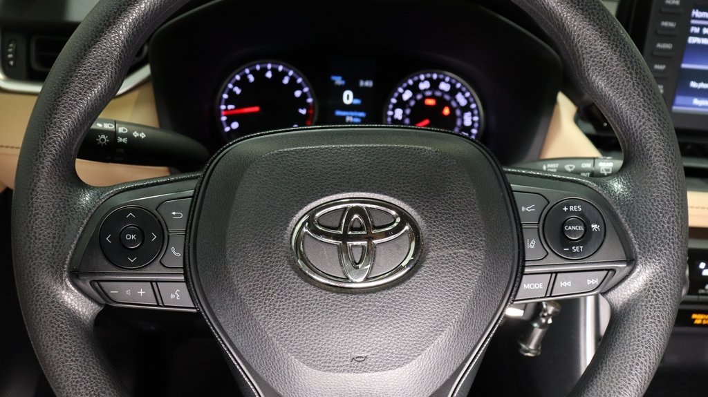 2019 Toyota RAV4 LE 12