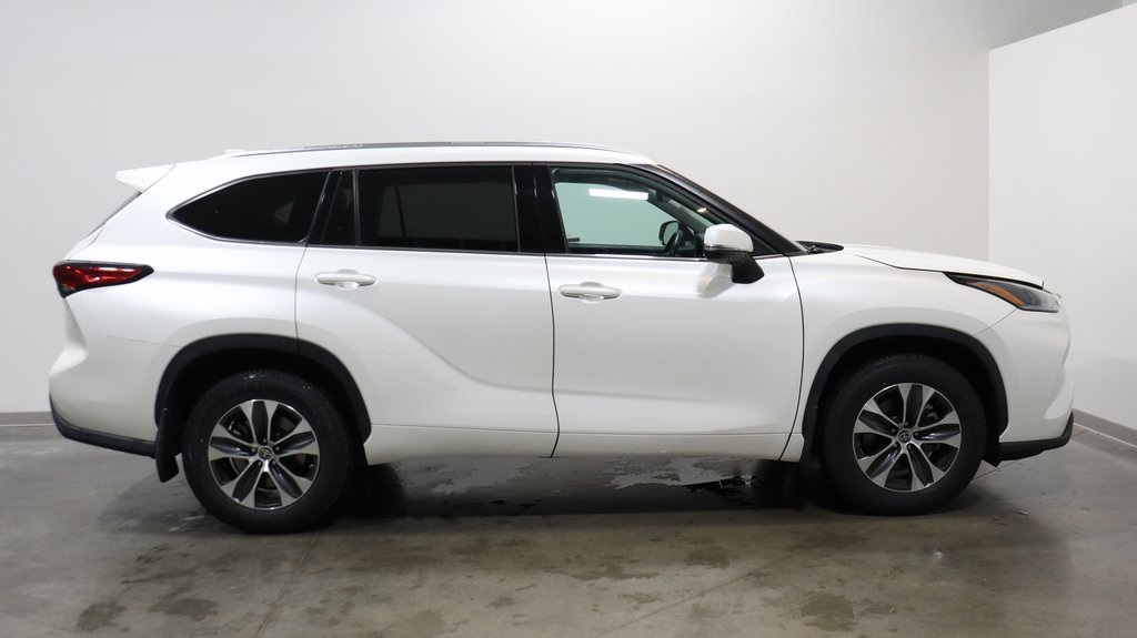 2021 Toyota Highlander XLE 8