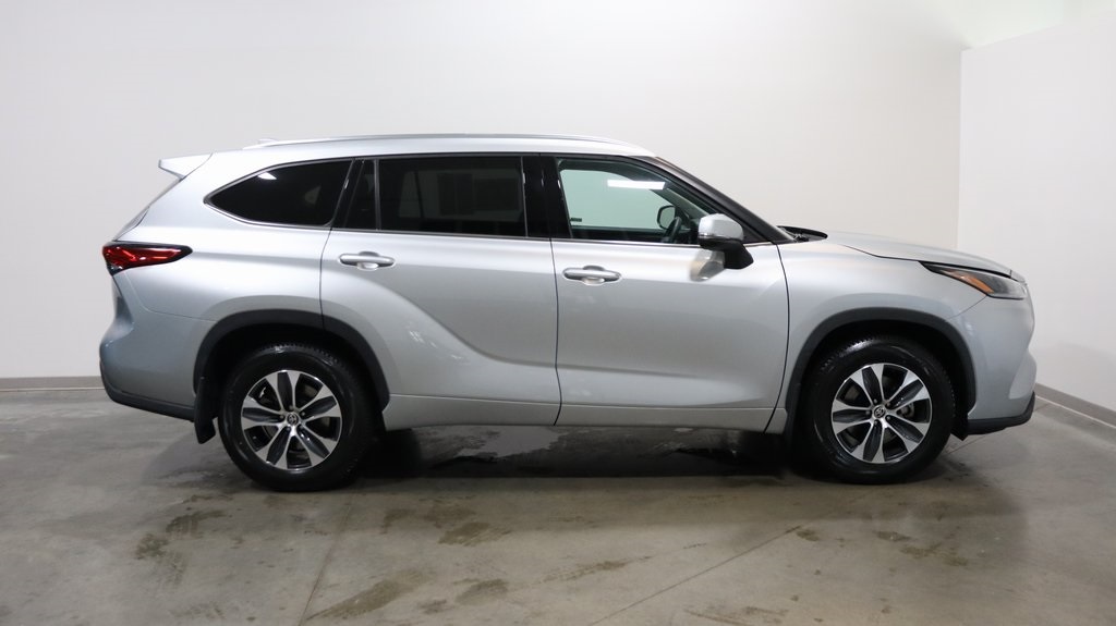 2021 Toyota Highlander XLE 8