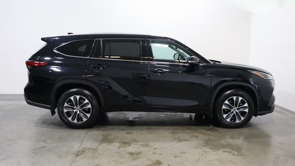 2021 Toyota Highlander XLE 8