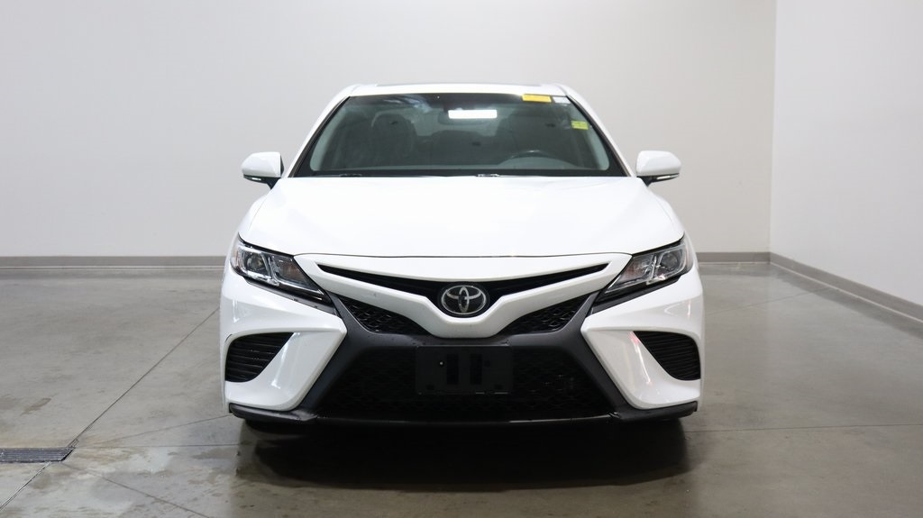 2018 Toyota Camry SE 2