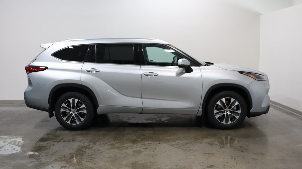 2021 Toyota Highlander XLE 8