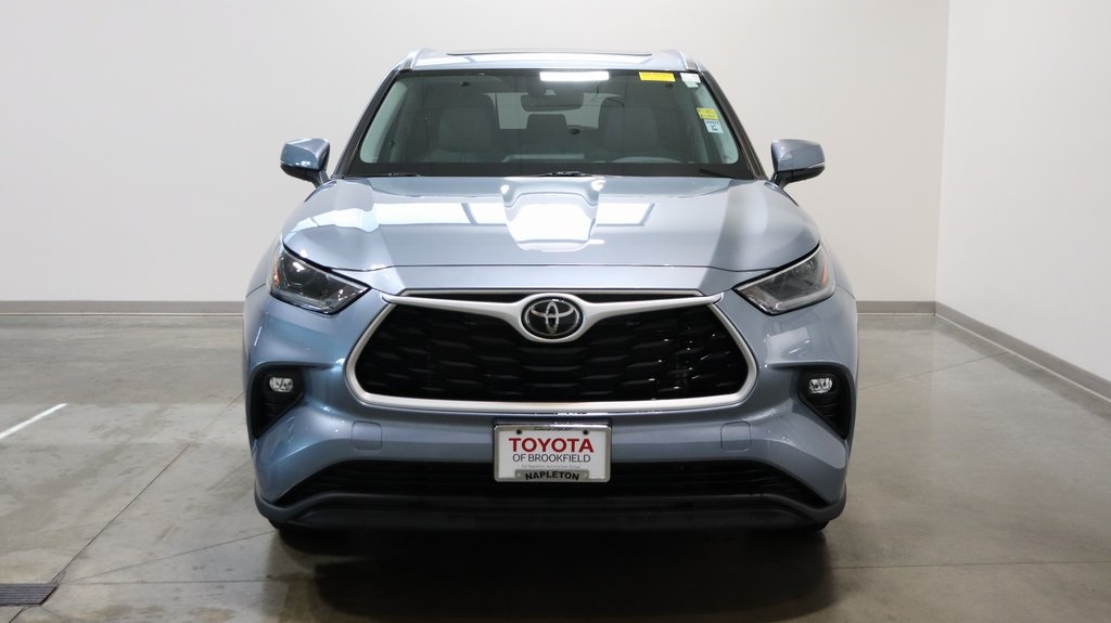 2021 Toyota Highlander XLE 2