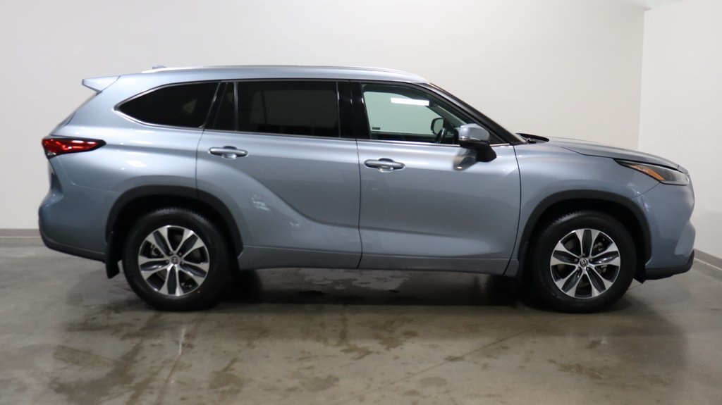 2021 Toyota Highlander XLE 8