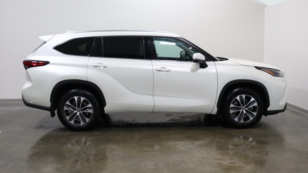 2021 Toyota Highlander XLE 8