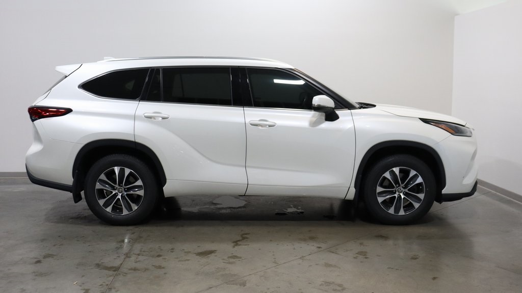 2021 Toyota Highlander XLE 8