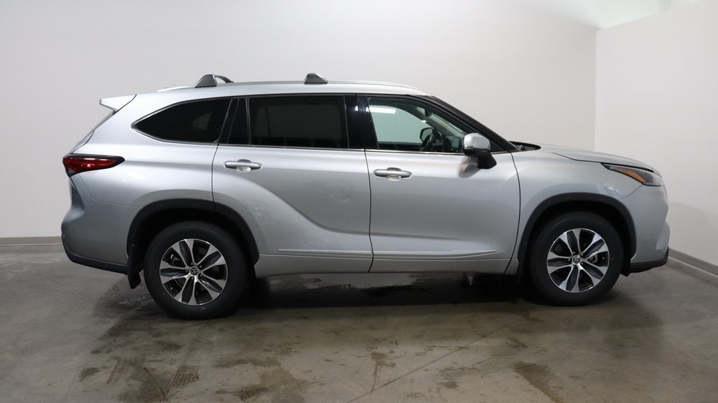 2021 Toyota Highlander XLE 8