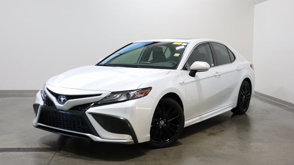 2021 Toyota Camry Hybrid XSE 3