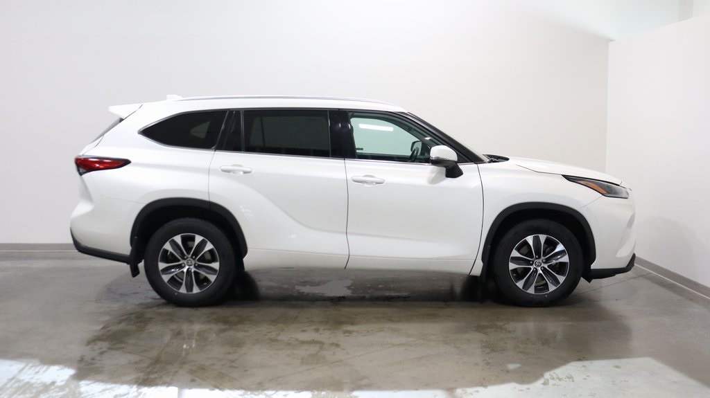 2021 Toyota Highlander XLE 8