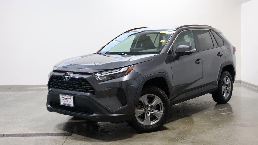 2022 Toyota RAV4 XLE 3