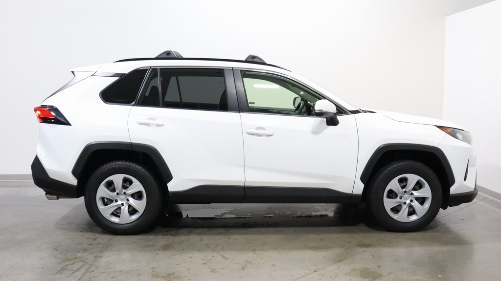 2019 Toyota RAV4 LE 8