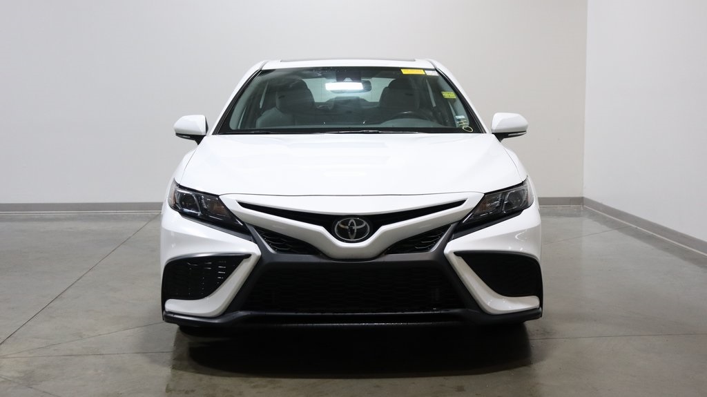 2022 Toyota Camry SE 2