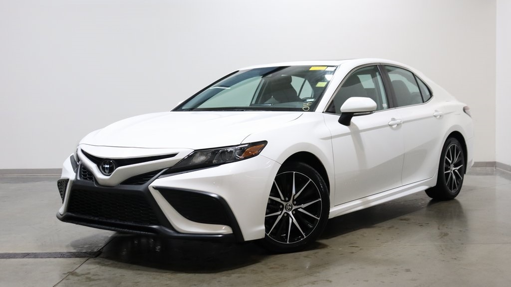 2022 Toyota Camry SE 3