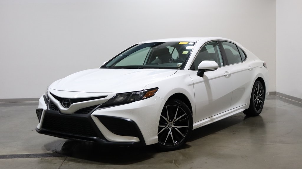 2023 Toyota Camry SE 3