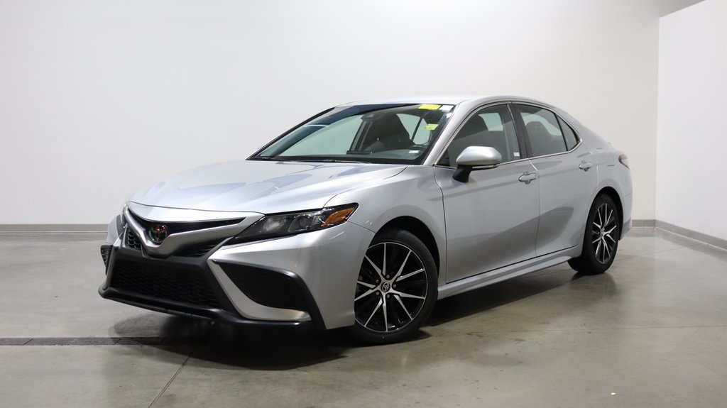 2023 Toyota Camry SE 3