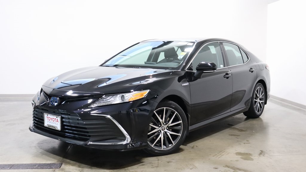 2021 Toyota Camry Hybrid XLE 3