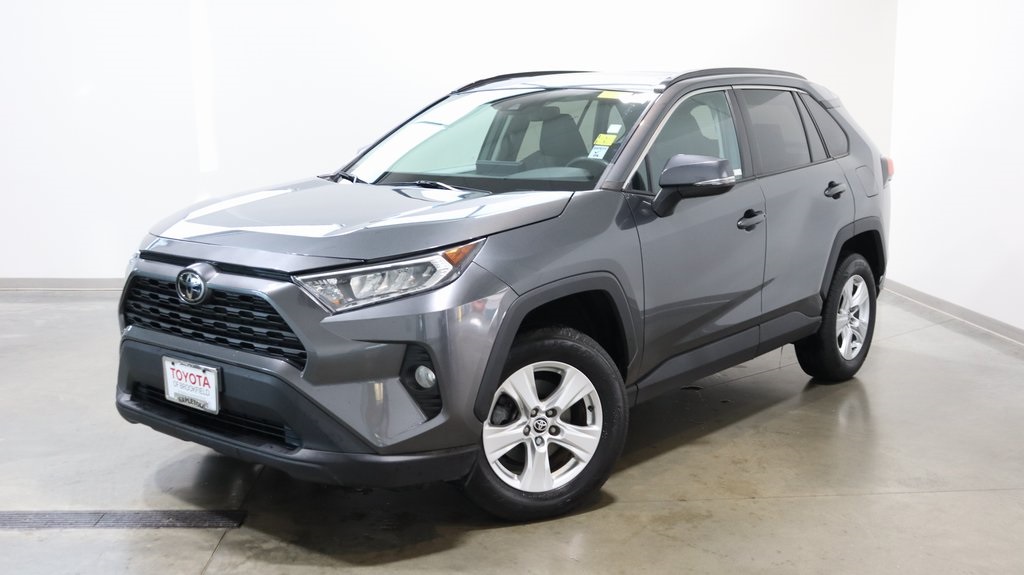 2021 Toyota RAV4 XLE 3