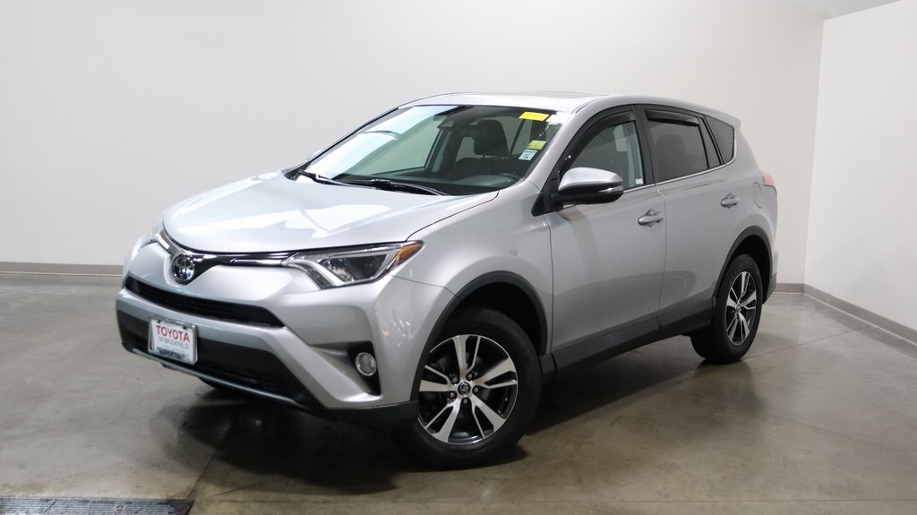 2018 Toyota RAV4 XLE 3