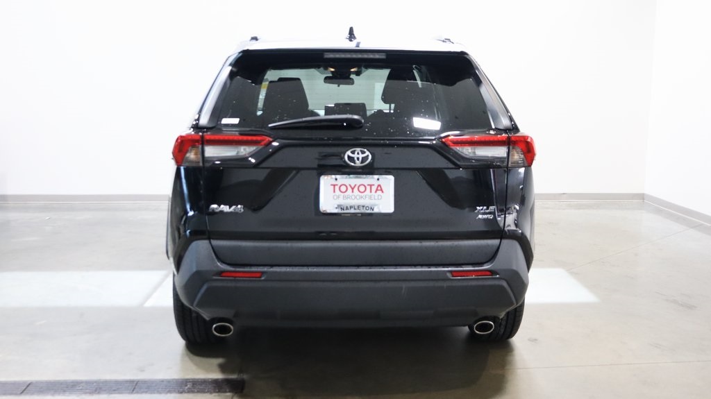 2021 Toyota RAV4 XLE 6