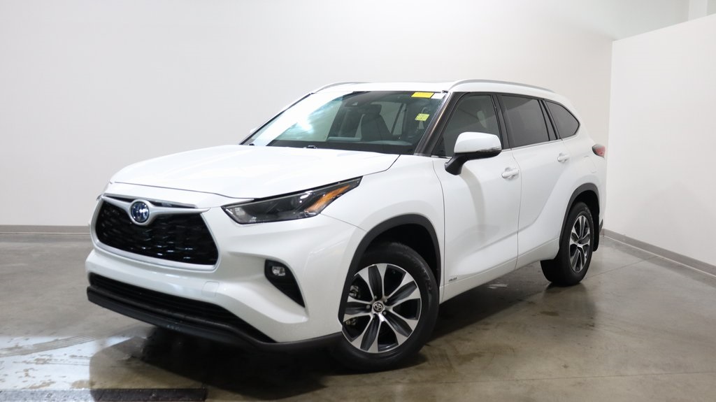 2022 Toyota Highlander Hybrid XLE 3