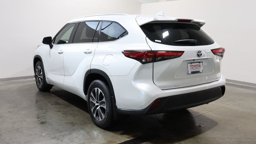 2022 Toyota Highlander Hybrid XLE 5