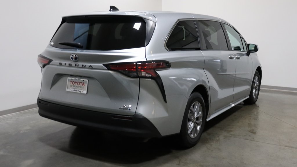 2021 Toyota Sienna XLE 7