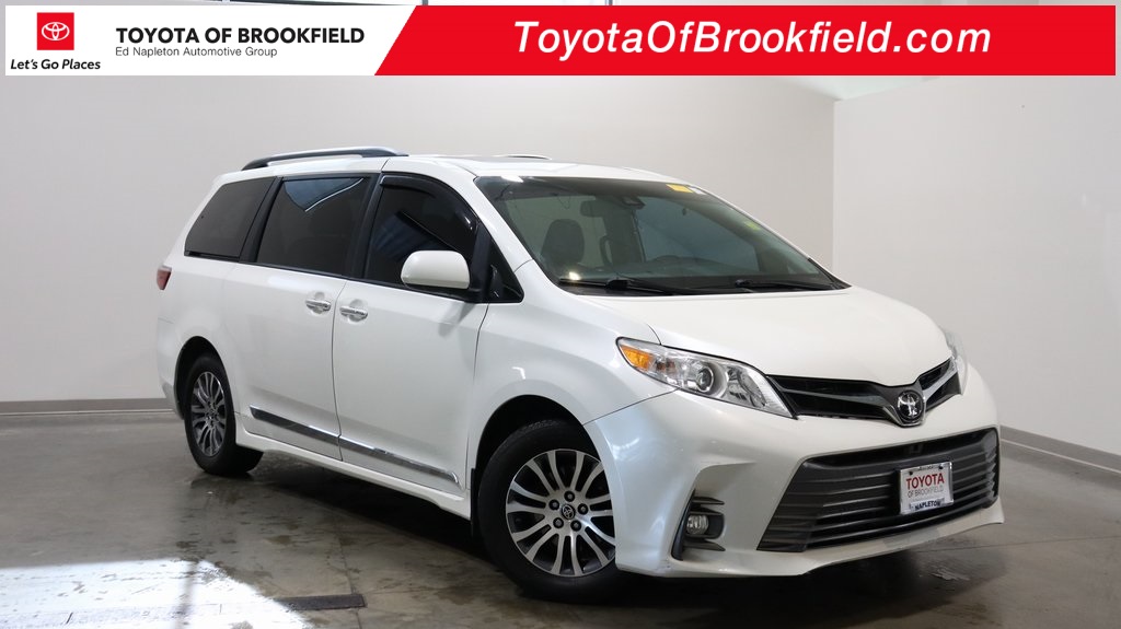 2020 Toyota Sienna XLE 1