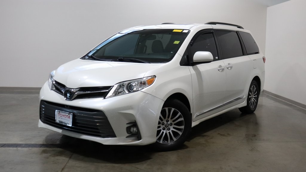 2020 Toyota Sienna XLE 3