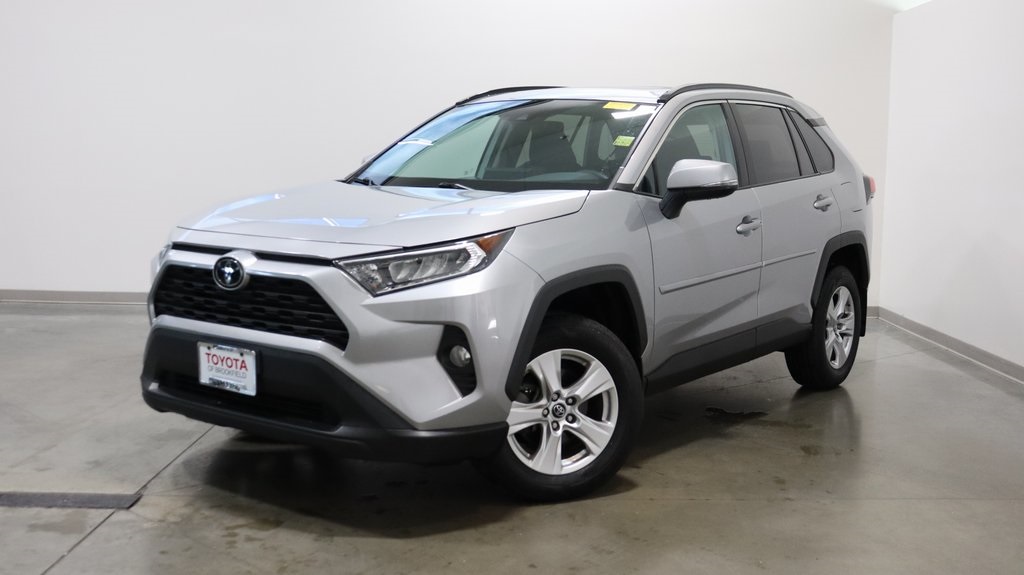 2019 Toyota RAV4 XLE 3