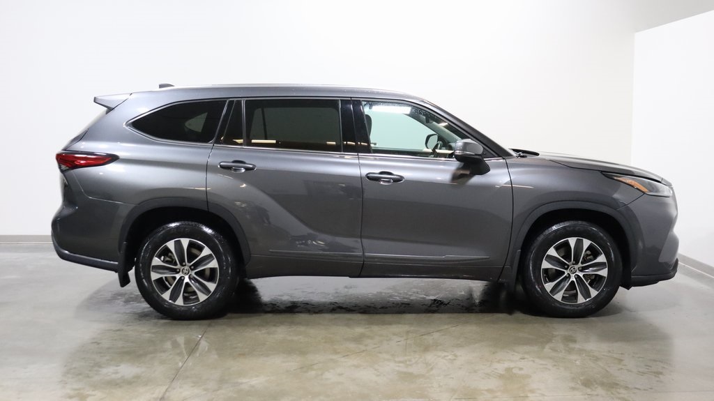 2021 Toyota Highlander XLE 8