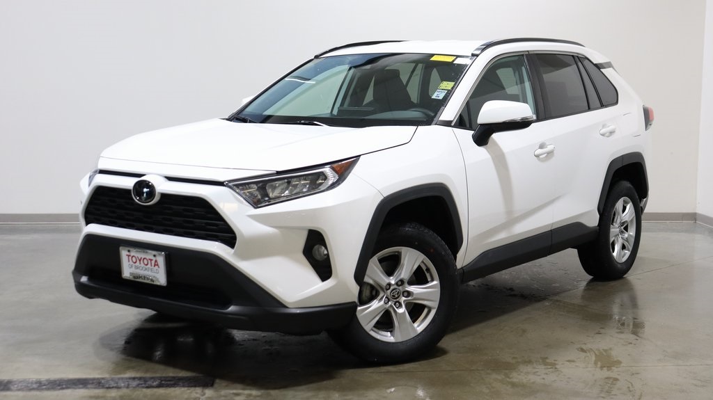 2021 Toyota RAV4 XLE 3