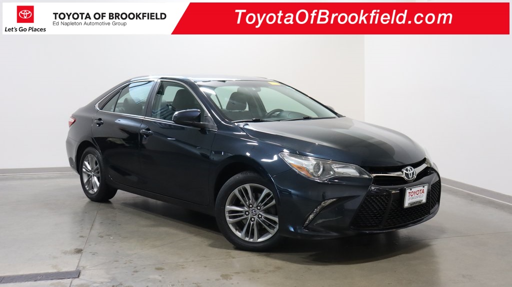 2016 Toyota Camry SE 1