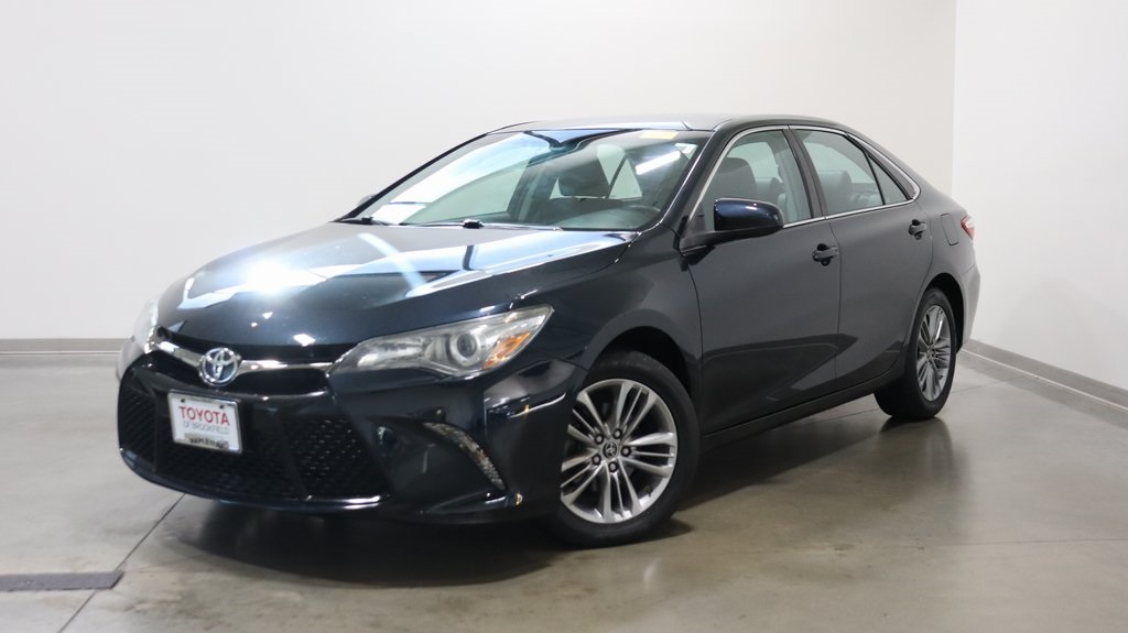 2016 Toyota Camry SE 3