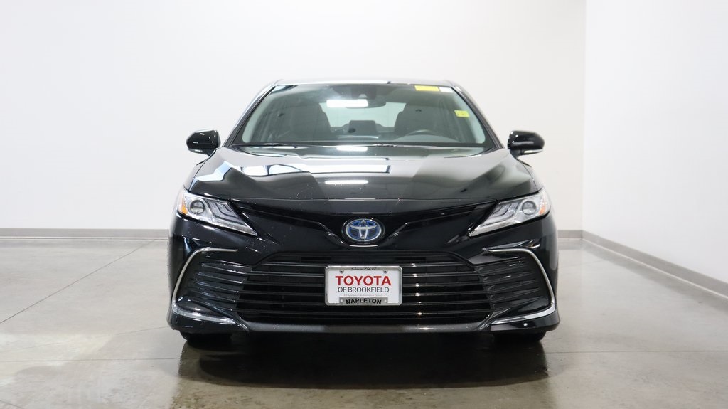 2022 Toyota Camry Hybrid XLE 2