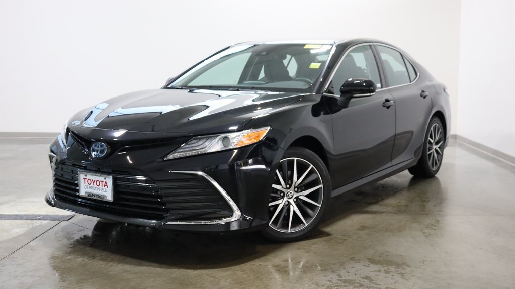 2022 Toyota Camry Hybrid XLE 3