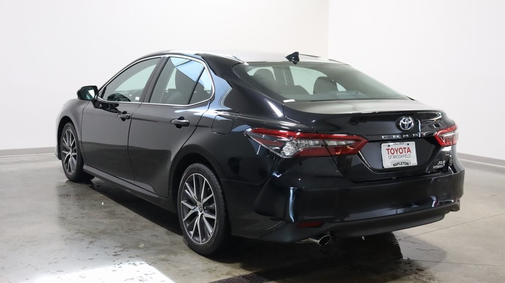 2022 Toyota Camry Hybrid XLE 5