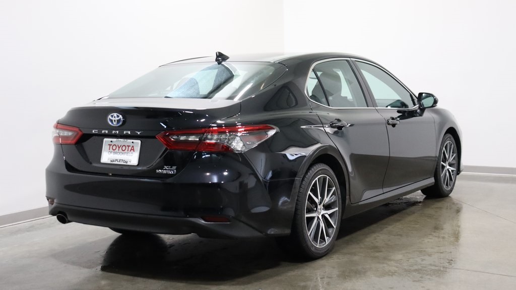 2022 Toyota Camry Hybrid XLE 7