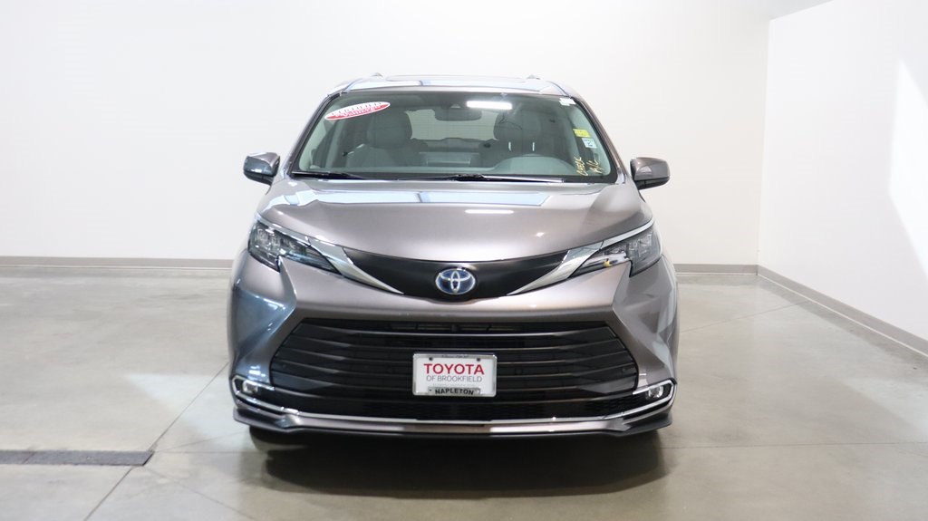 2024 Toyota Sienna XLE 2