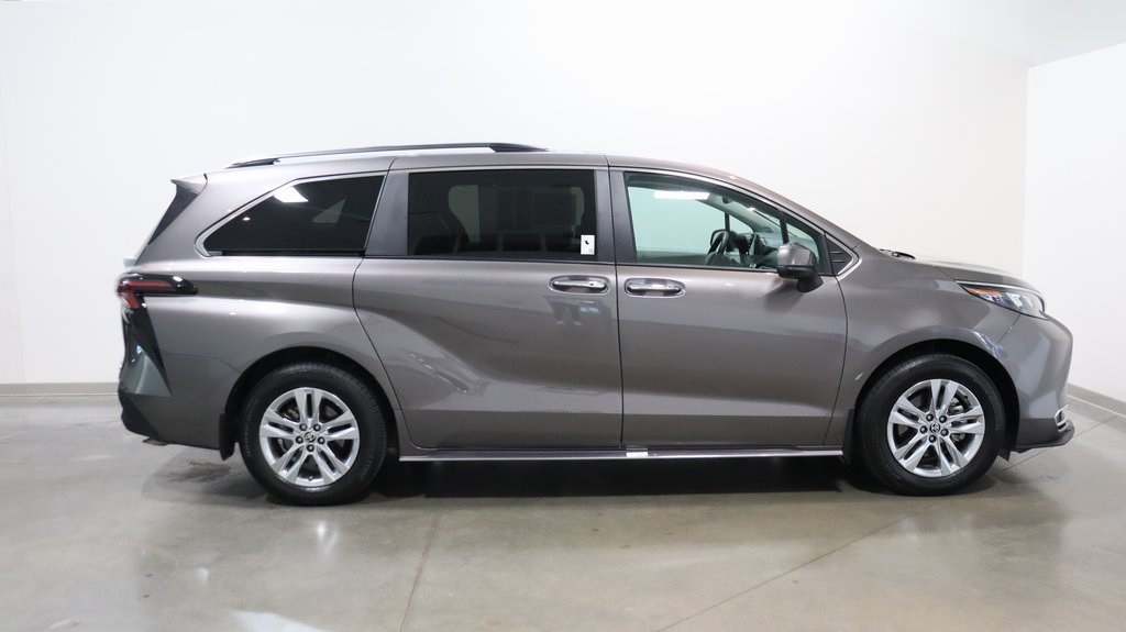 2024 Toyota Sienna XLE 8