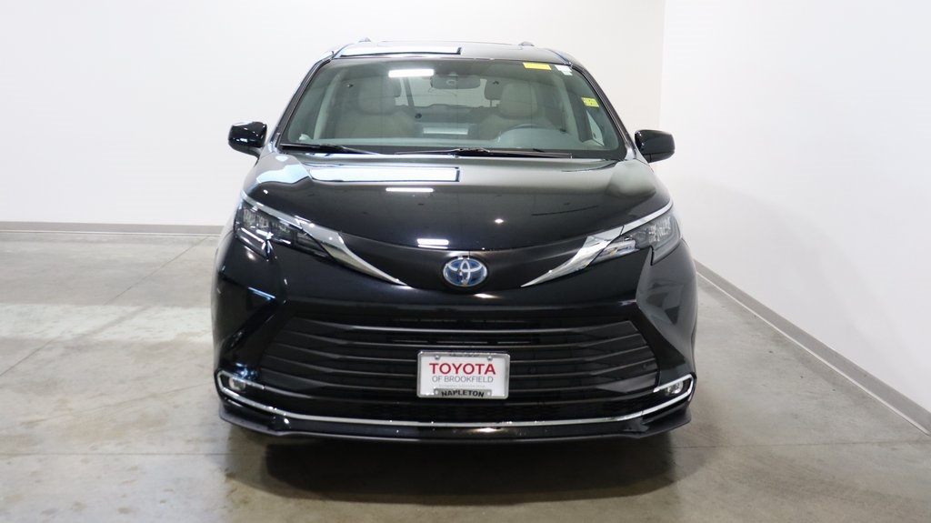 2024 Toyota Sienna XLE 2