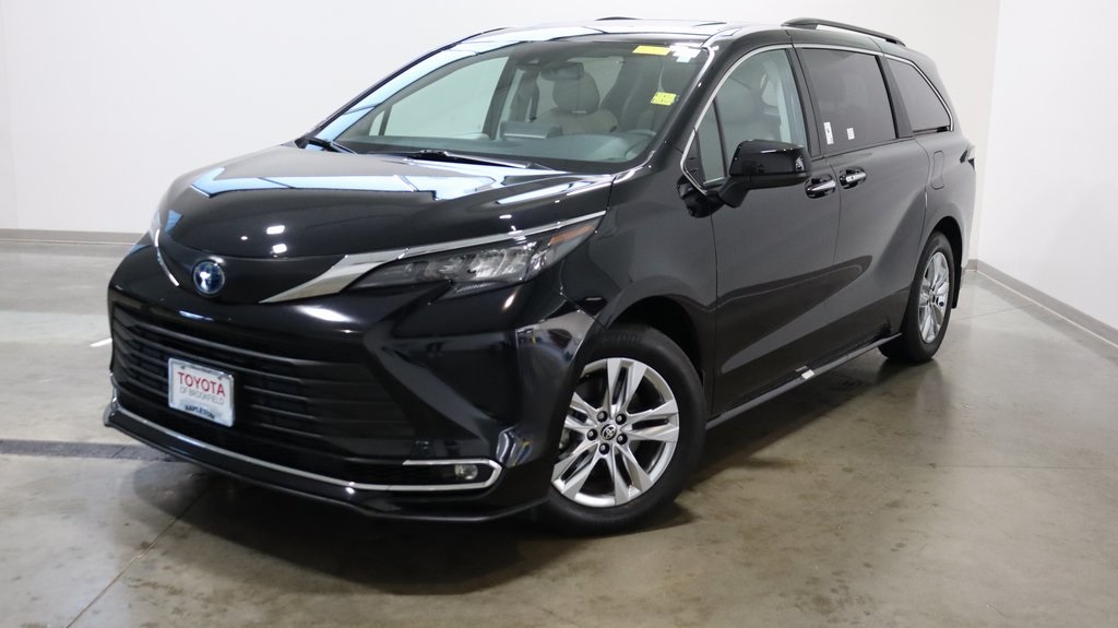 2024 Toyota Sienna XLE 3