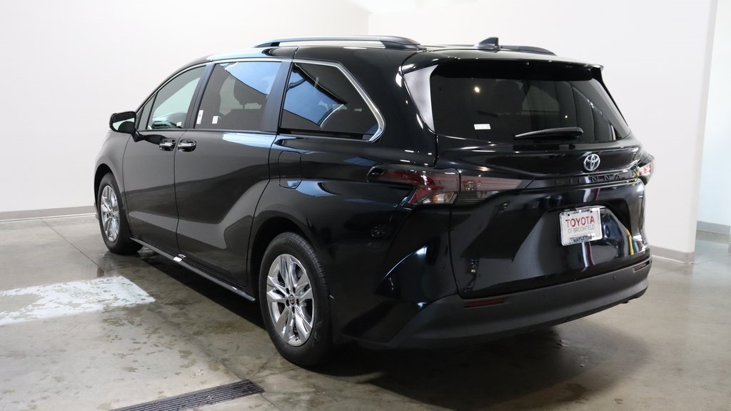 2024 Toyota Sienna XLE 5