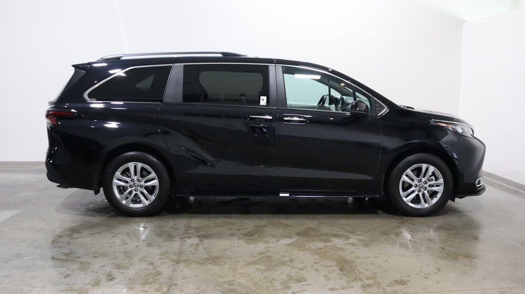 2024 Toyota Sienna XLE 8