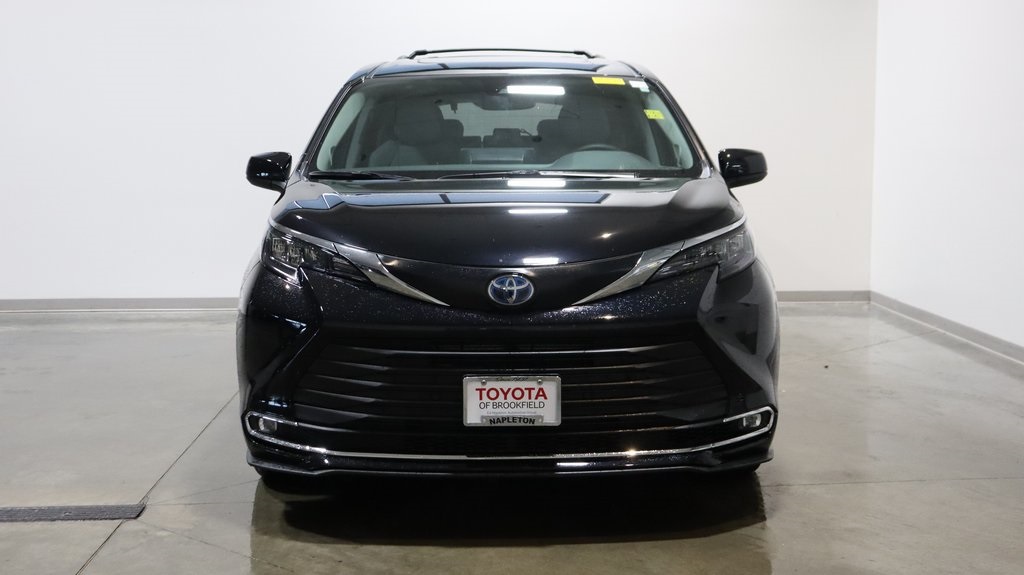 2024 Toyota Sienna XLE 2