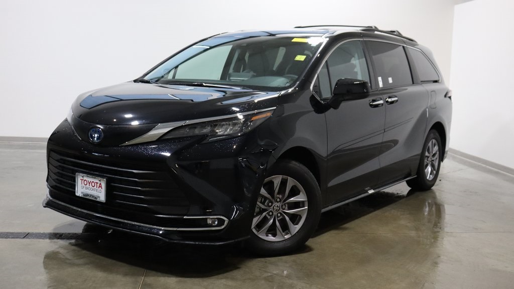 2024 Toyota Sienna XLE 3