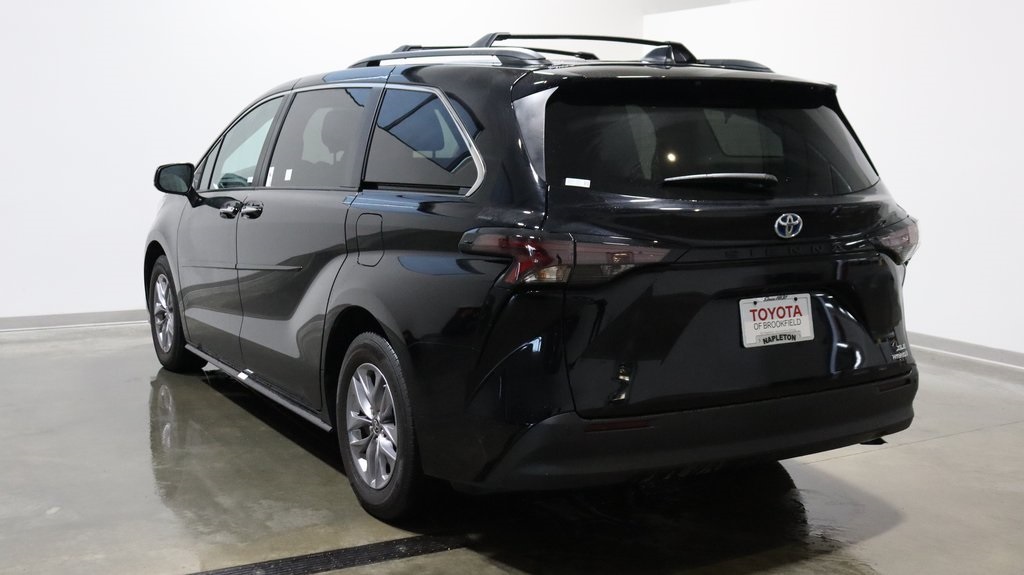 2024 Toyota Sienna XLE 5